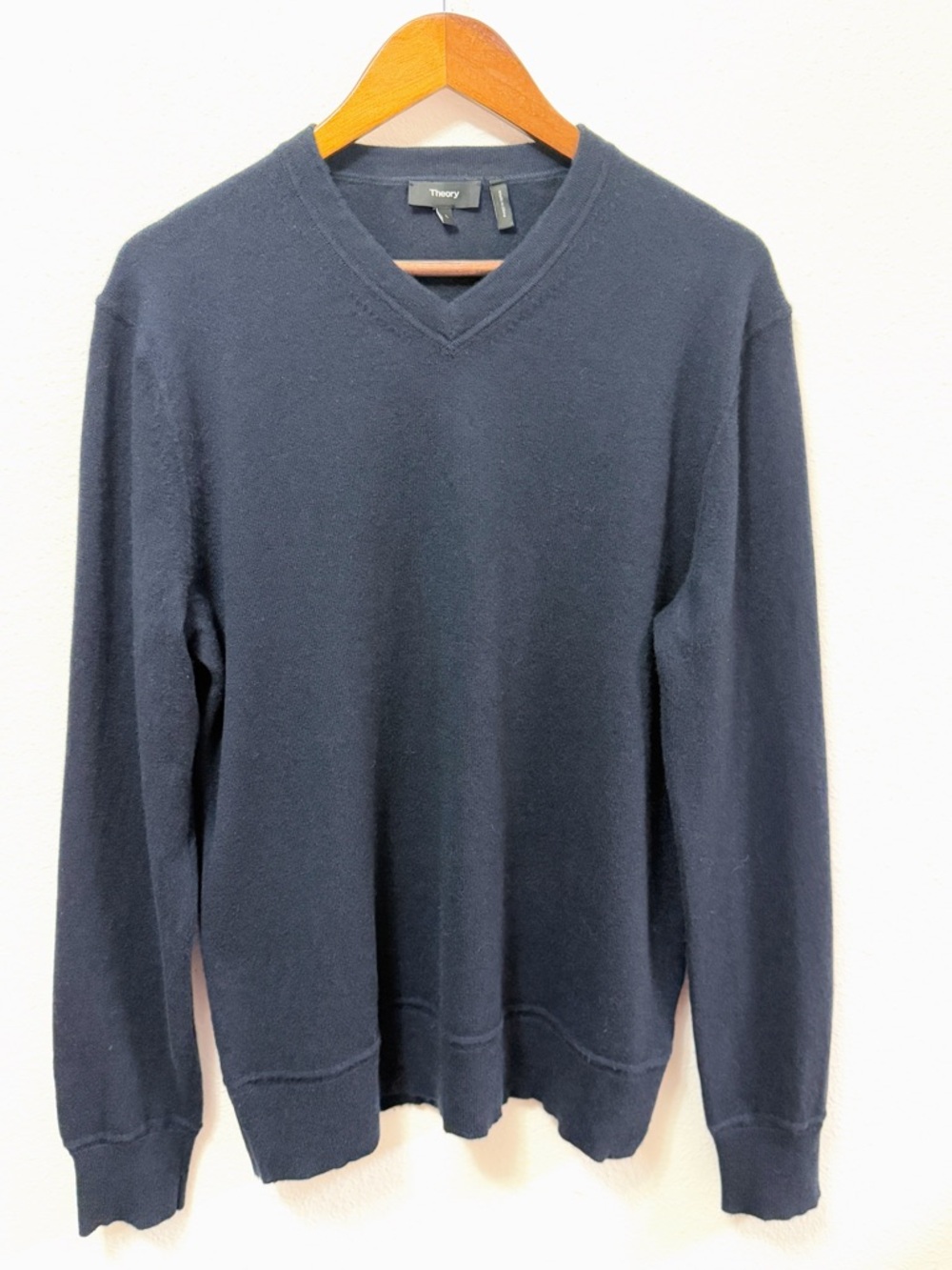 100% Cashmere Theory Navy V-Neck Sweater Men’s L